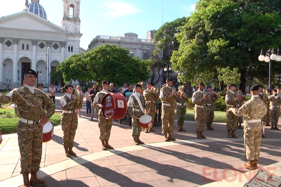 Acto en Plaza 1&ordm; de Mayo de Paran&aacute; (foto Elonce)