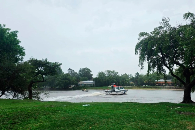 Buscan a un adolescente que se arrojó al río Gualeguaychú: no sabía nadar y no logró salir