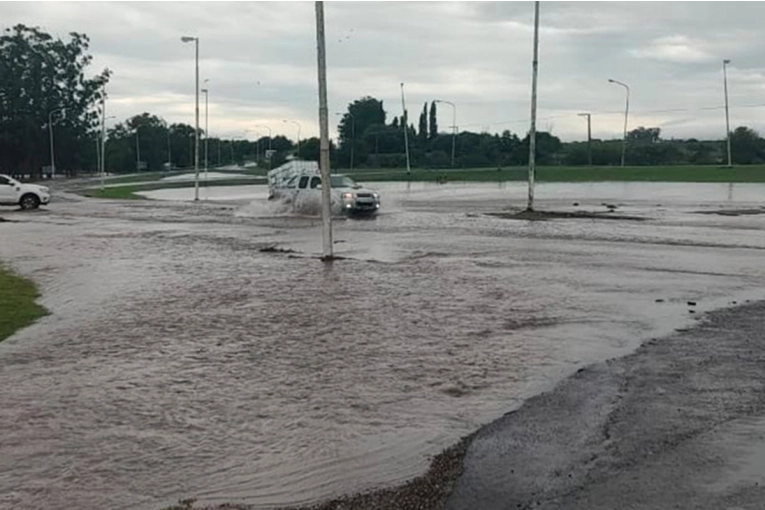 Cayeron 160 milímetros en Basavilbaso: hubo calles anegadas y cortes de luz