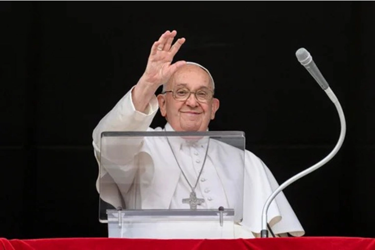 El Papa Francisco sufrió crisis respiratoria y su cuadro de salud “sigue siendo crítico”