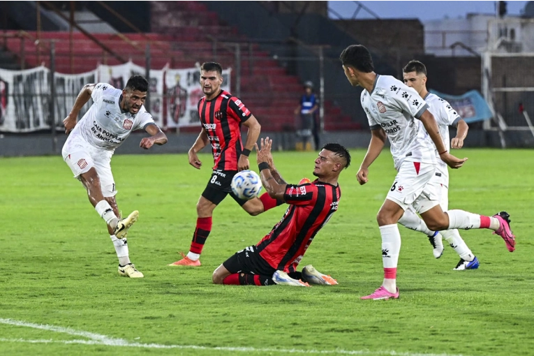 Patronato perdió con San Martín en su debut como local en la Primera Nacional