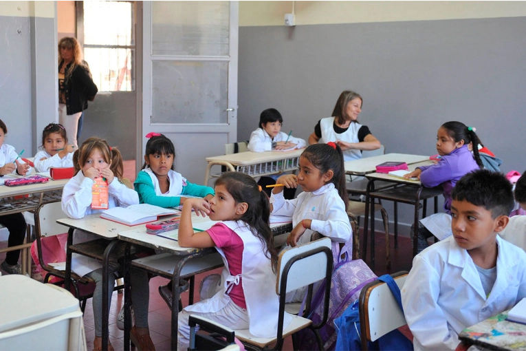 Inicio parcial de clases debido a adhesión dispar de gremios al paro nacional