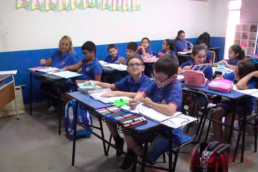 Alumnos de la &ldquo;William Morris&rdquo; de Paran&aacute; (foto Elonce)