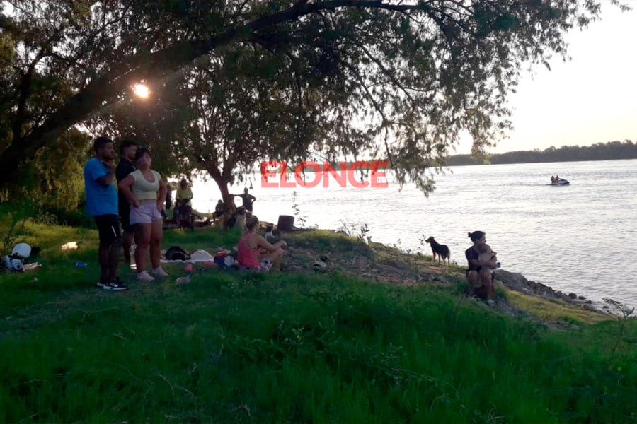 Los familiares del joven están en el lugar.