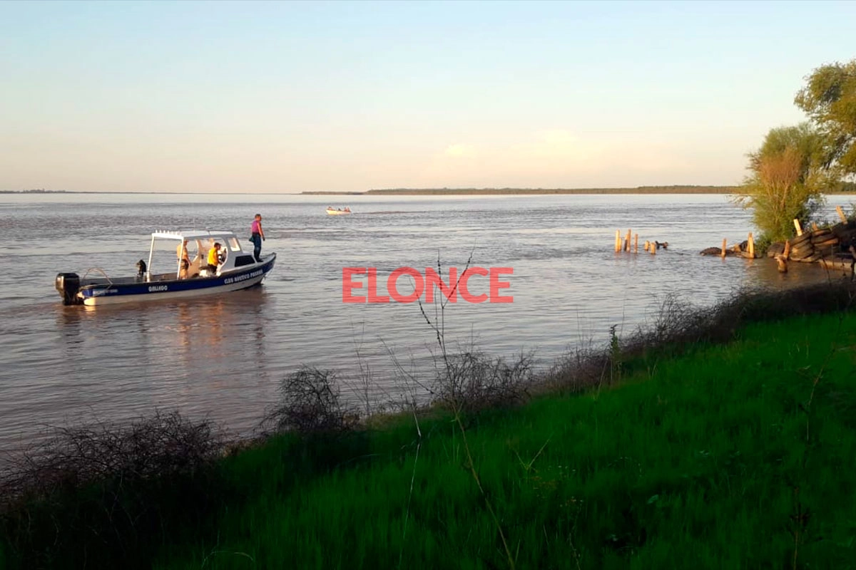 Buscan a joven que desapareció en el río. Buscan a joven que desapareció en el río.