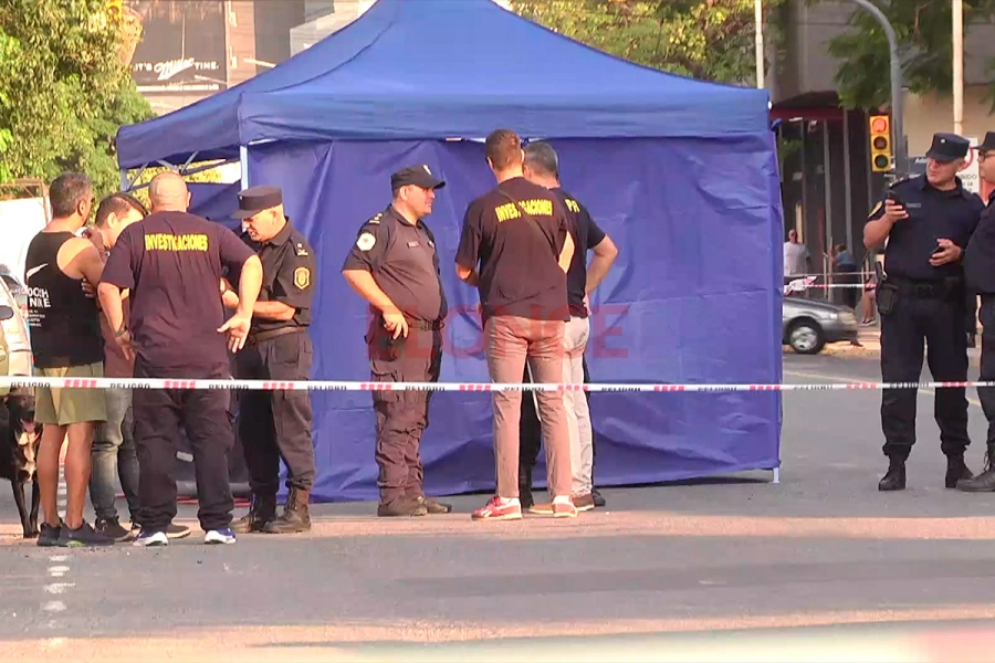 Amplio operativo policial sobre calle Gualeguaych&uacute;, en inmediaciones de Cinco Esquinas (foto Elonce)