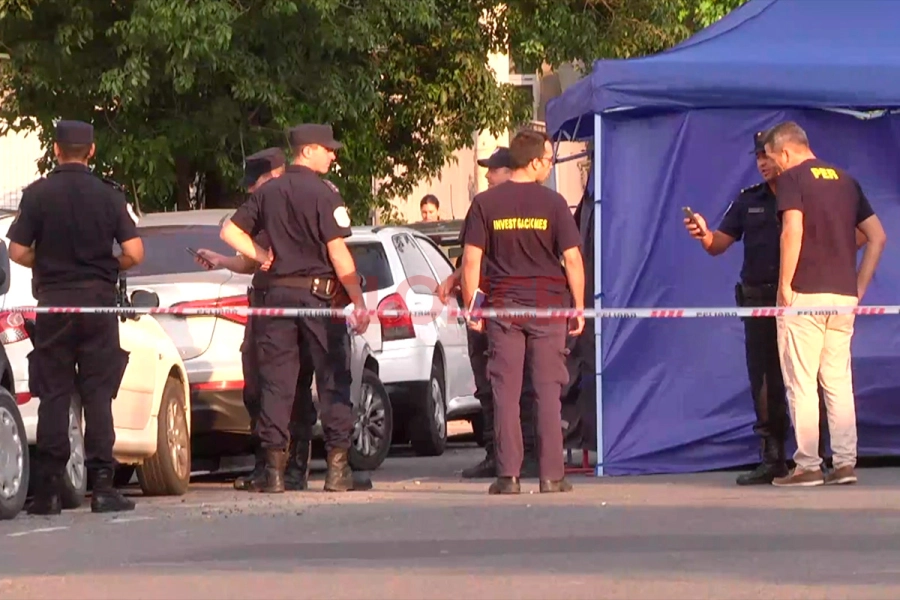 Amplio operativo policial sobre calle Gualeguaych&uacute;, en inmediaciones de Cinco Esquinas (foto Elonce)