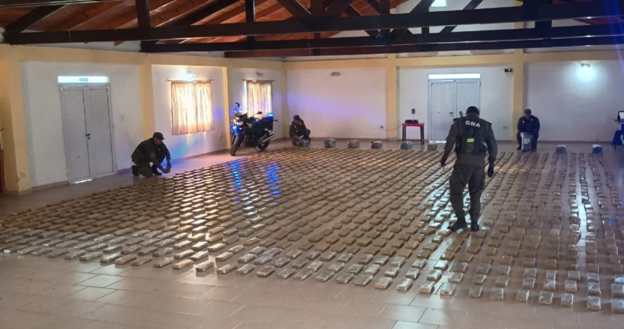 Descubren m&aacute;s de una tonelada de marihuana en el interior de un cami&oacute;n (foto Gendarmer&iacute;a Nacional)