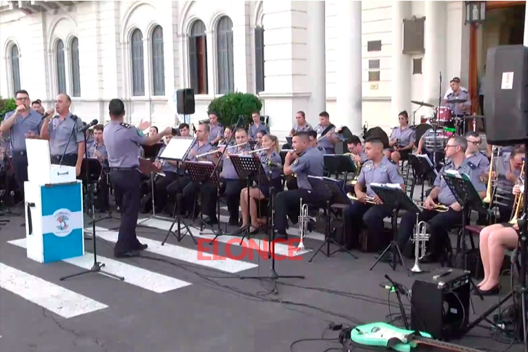 La Policía de Entre Ríos festeja sus 191 años con concierto, el desfile y una maratón en Paraná