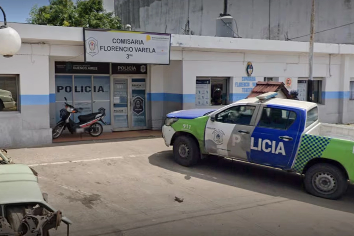 Descubren a preso tomando mate en comisaría. Descubren a preso tomando mate en comisaría.