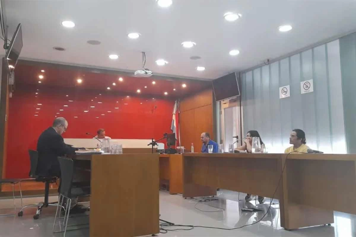 El joven tiene antecedentes El joven tiene antecedentes