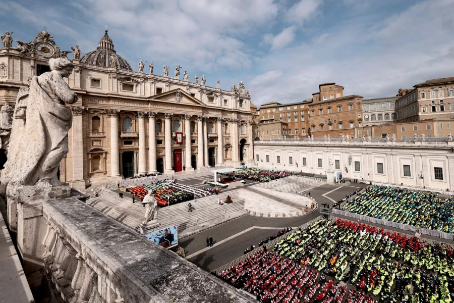 El papa prepar&oacute; una homil&iacute;a para el Jubileo del Voluntariado, quinto gran evento en este A&ntilde;o Santo y que este domingo reuni&oacute; a 25.000 peregrinos en San Pedro (foto REUTERS/Matteo Minnella)