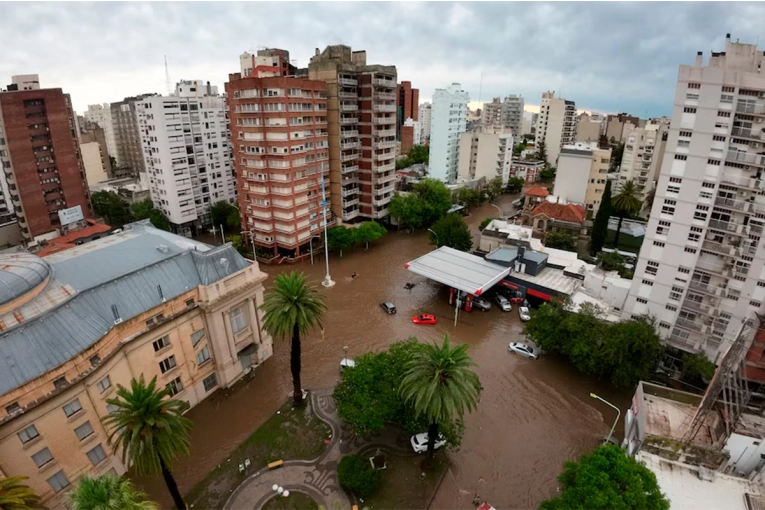 Trágico temporal en Bahía Blanca: identidades de 13 fallecidos y desesperada búsqueda de desaparecidos