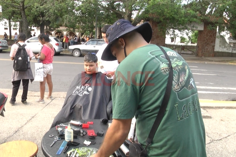 Peluquería realizó cortes de pelo a cambio de donaciones por los damnificados de Bahía Blanca