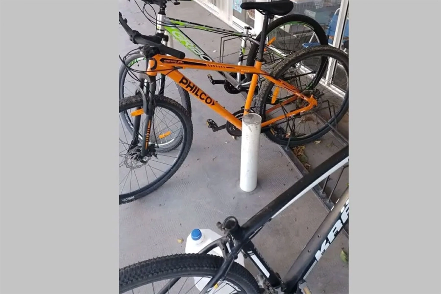 Bicicleta sin asientos en Crespo. FM Estaci&oacute;n Plus