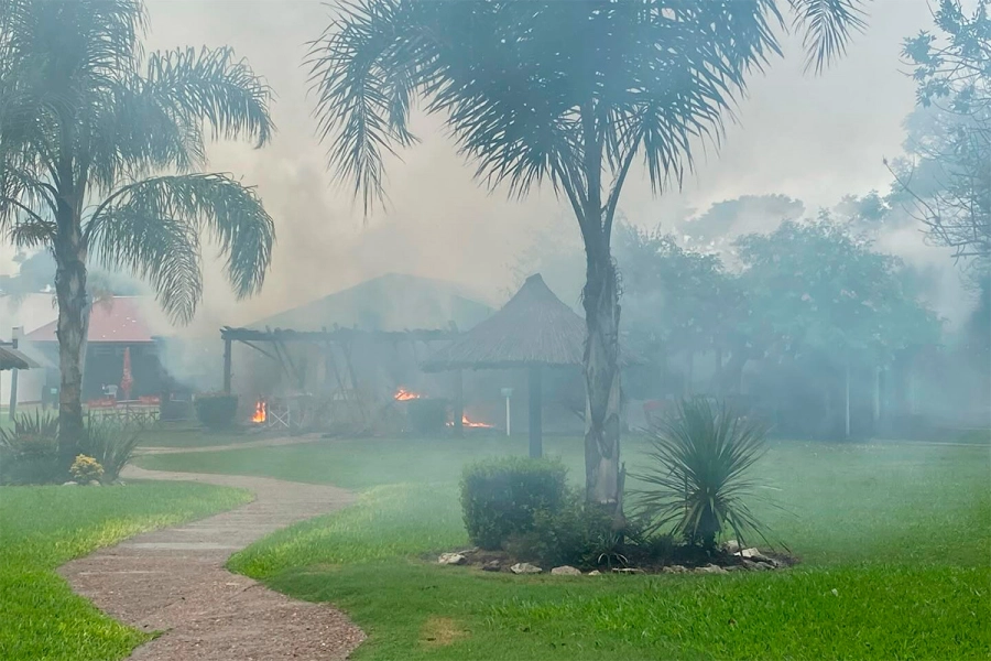 Voraz incendio consumi&oacute; el comedor del Polideportivo Municipal de Segu&iacute; (foto Segu&iacute; Noticias)