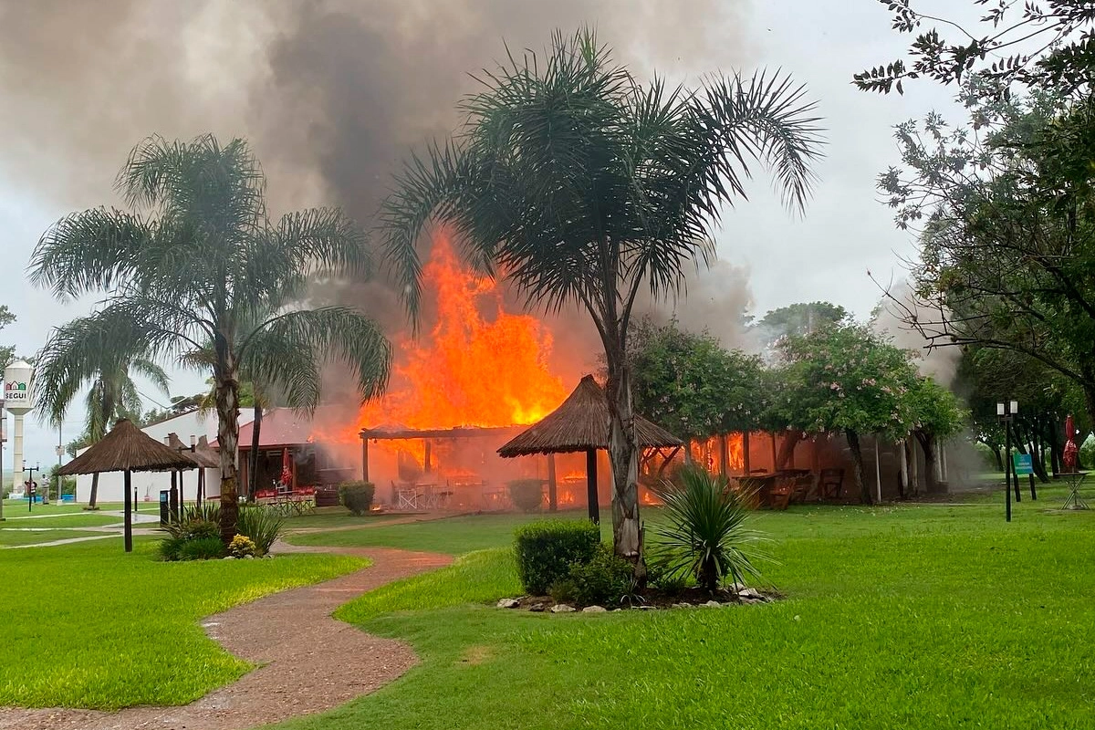 Incendio en Polideportivo Municipal de Seguí