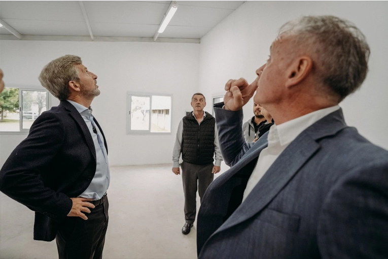 Frigerio recorrió una obra de emergencia educativa en San Salvador