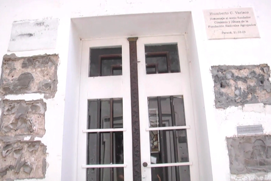 Violentaron el pante&oacute;n de la familia Varisco en el cementerio municipal de Paran&aacute; (foto Elonce)