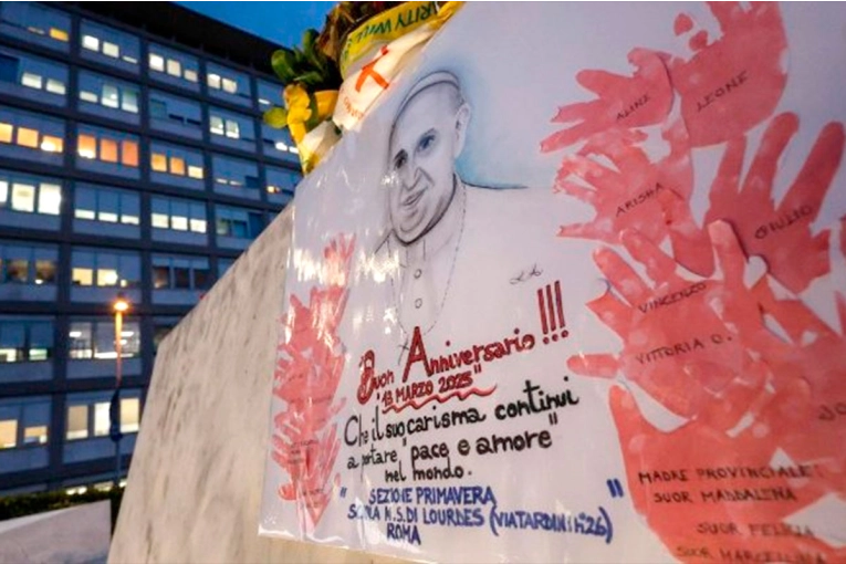 El papa Francisco continúa 