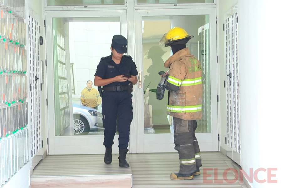 Principio de incendio en un edificio de Paran&aacute; (foto Elonce)