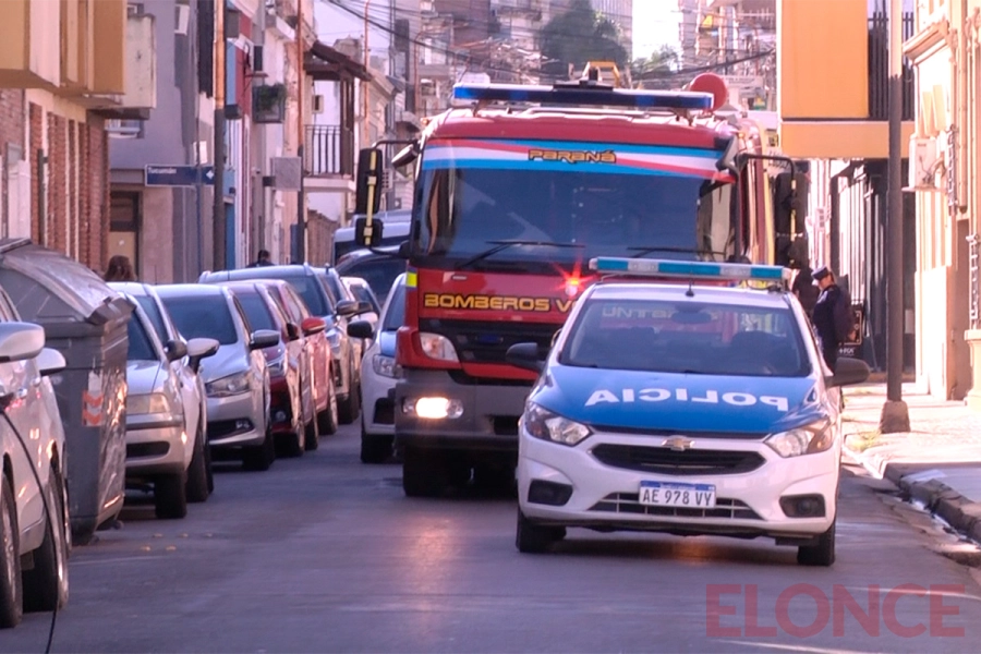 Principio de incendio en un edificio de Paran&aacute; (foto Elonce)