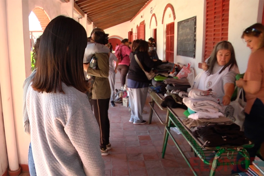 Feria solidaria en escuela de Paran&aacute; (foto Elonce)