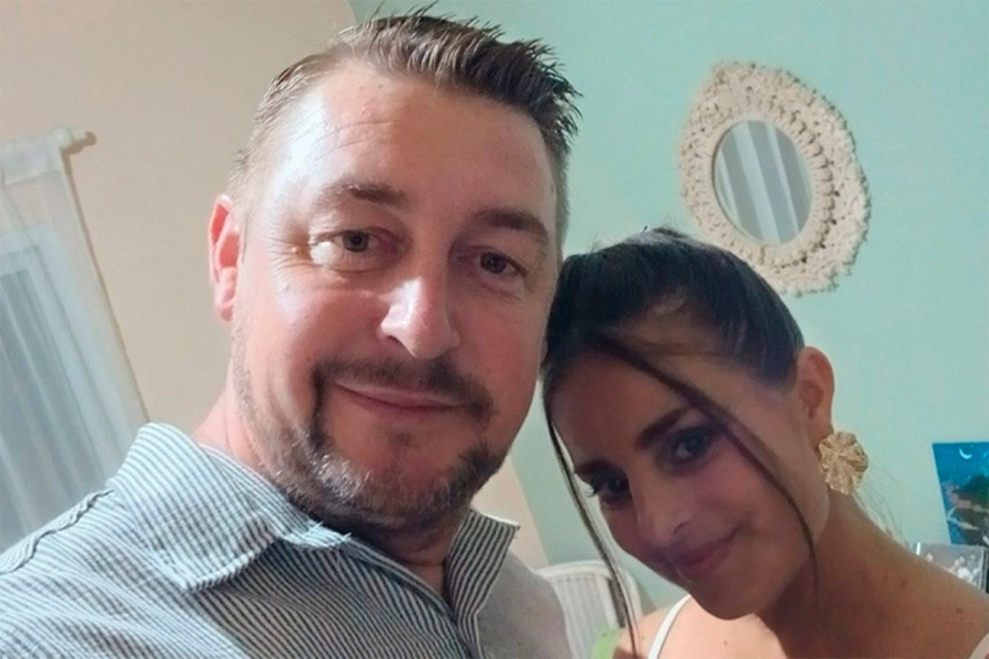 Claudio le don&oacute; un ri&ntilde;&oacute;n a su esposa