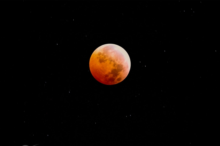 La Luna se tiñó de rojo: el espectacular eclipse lunar se observó desde Paraná