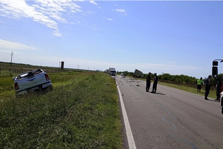 Trágico choque entre una camioneta y un camión en cercanías a El Pingo: fallecieron tres personas