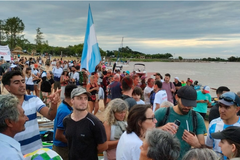 Repercusiones de remeros y el público tras la llegada de la campaña en defensa del río Paraná