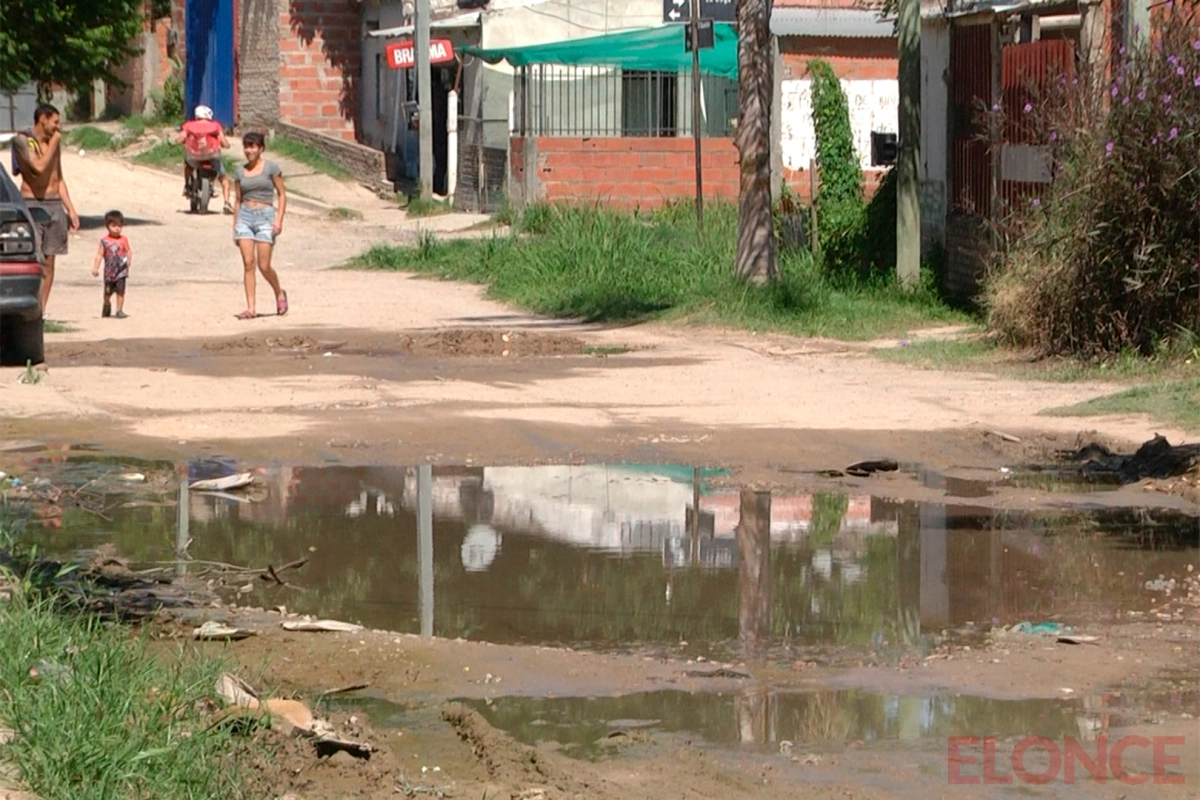 Vecinos reclaman la finalización de la obra Vecinos reclaman la finalización de la obra