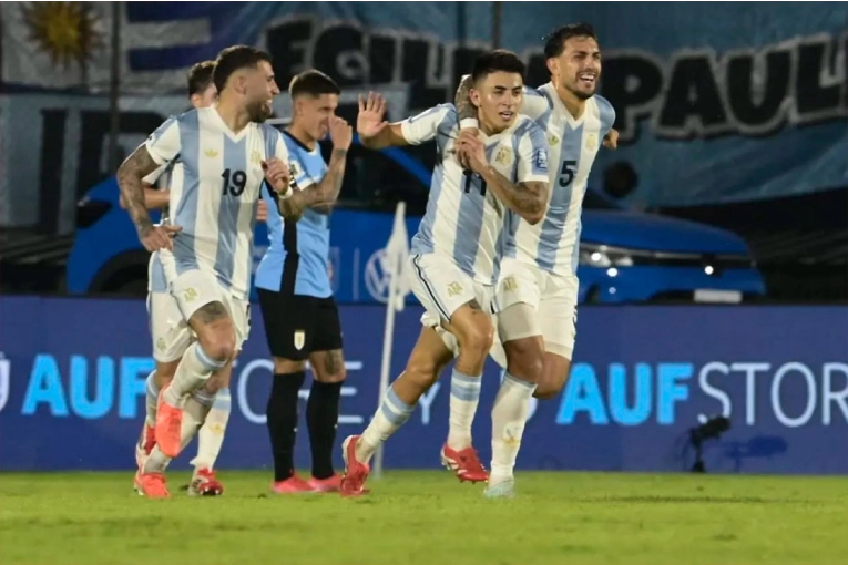 Argentina superó de visitante a Uruguay con un golazo de Almada