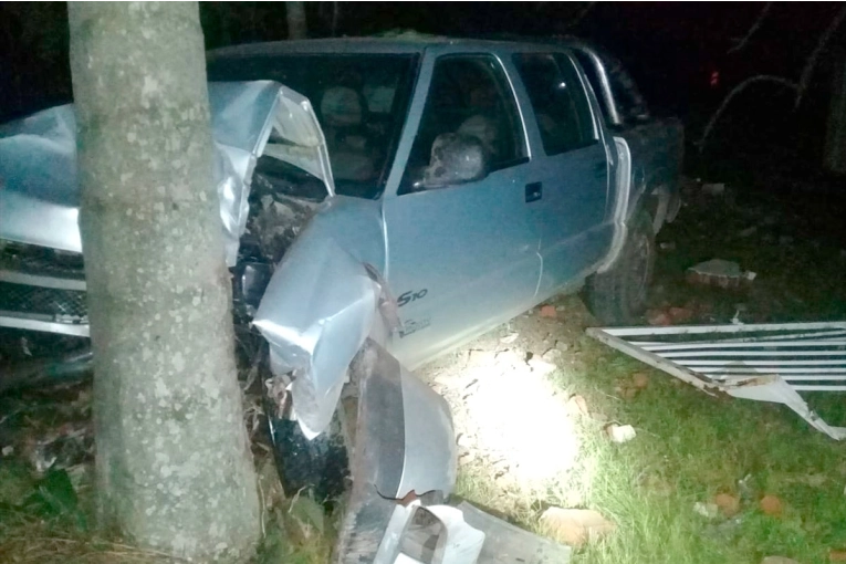 Camioneta despistó, chocó contra una palmera y fue embestida por otro auto en Ruta 10