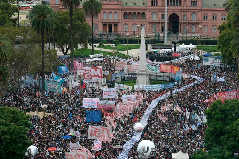 Día de la Memoria: miles de personas marchan a Plaza de Mayo