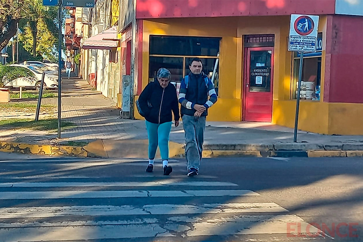 El tiempo frío se hace notar por las mañanas. El tiempo frío se hace notar por las mañanas.