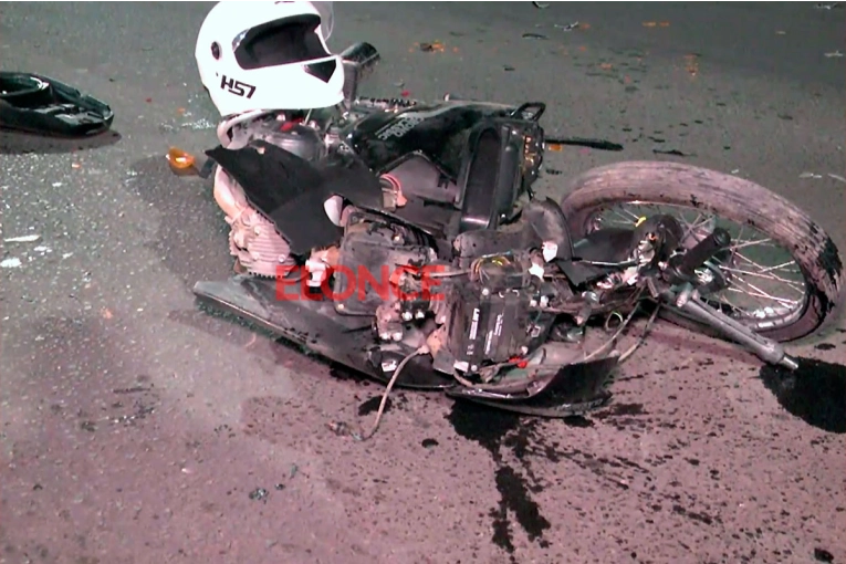 Impresionante choque en Paraná: “la moto quedó prácticamente partida a la mitad”