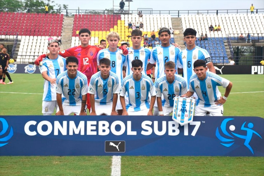 La Sub 17 quedó tercera en su grupo y no pudo asegurar la clasificación. (@Argentina).