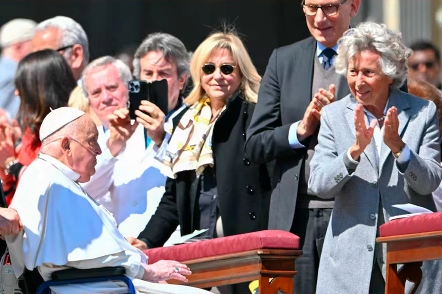 El Papa Francisco reapareció por sorpresa en la Plaza San Pedro | Elonce.com