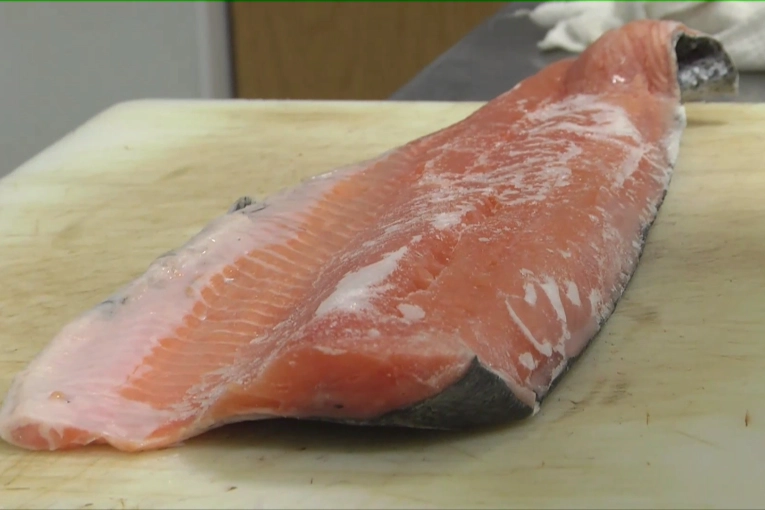 Pescaderías se preparan para Semana Santa: los precios oscilan $9.000 y $16.000