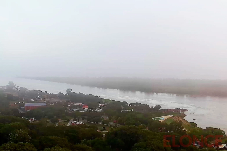 La niebla es protagonista en la mañana de jueves en la ciudad (foto Elonce)