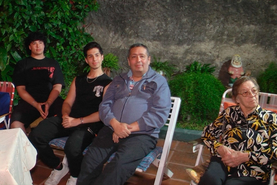 Gustavo y su familia.