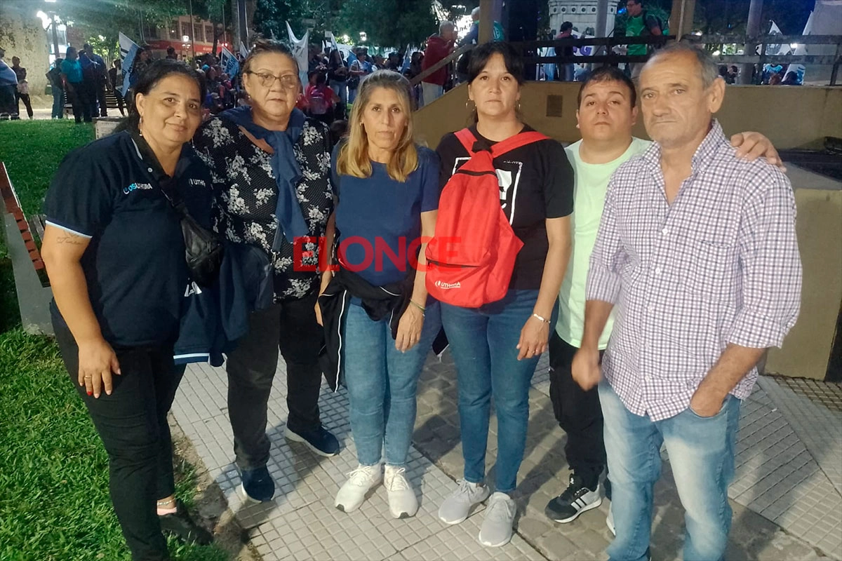 Empleados del hotel Ayuí manifestaron su disconformidad. Empleados del hotel Ayuí manifestaron su disconformidad.