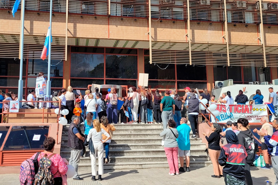 Protesta en Tribunales de Concepci&oacute;n del Uruguay (foto Elonce)