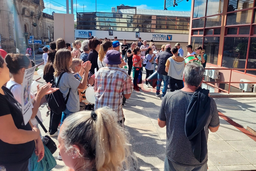 Protesta en Tribunales de Concepci&oacute;n del Uruguay (foto Elonce)