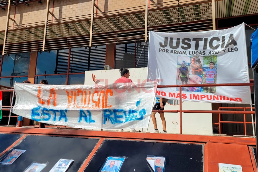 Protesta en Tribunales de Concepci&oacute;n del Uruguay (foto Elonce)