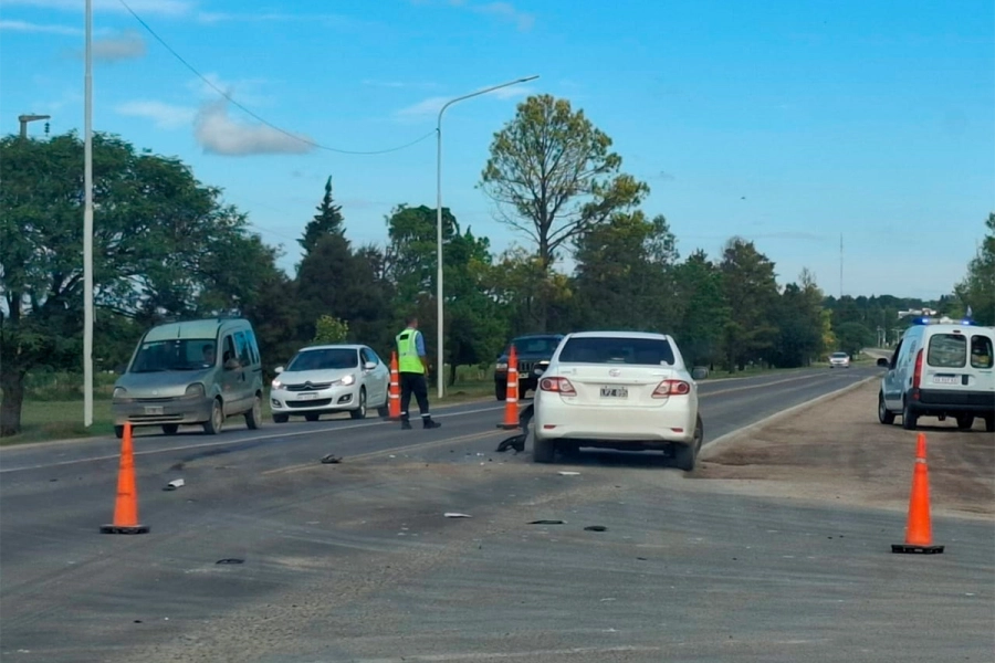 Importantes daños materiales tras choque en el acceso a Puiggari por Ruta 131
