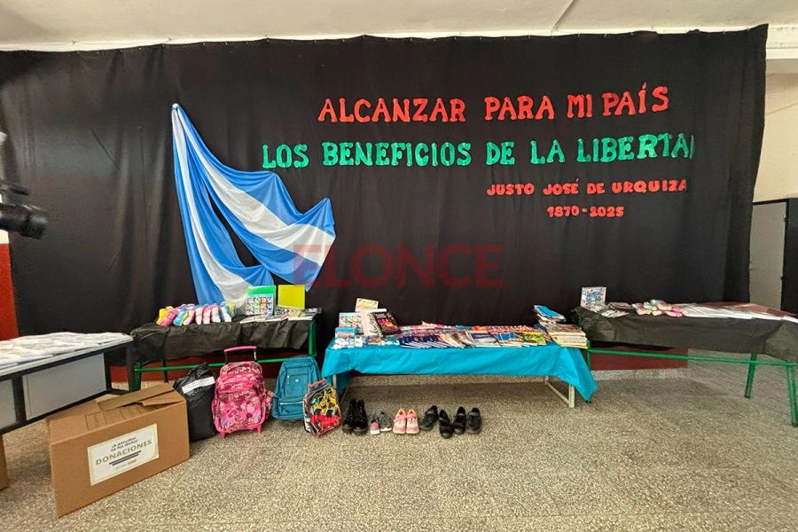 Continúa la entrega de útiles escolares en escuelas de Paraná (foto Elonce)