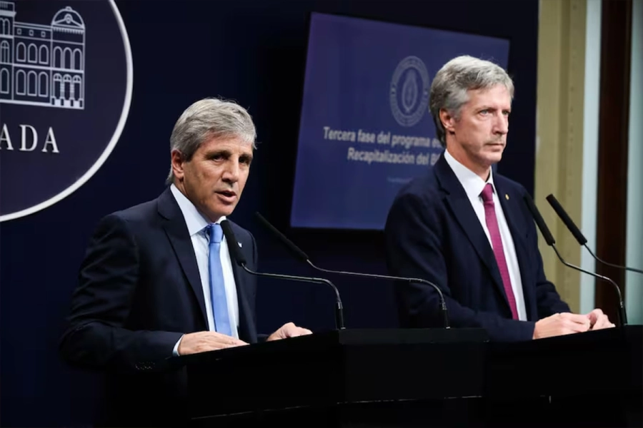 Luis Caputo sigue en contacto permanente con el FMI para analizar la hooja de ruta y los desafíos de la economía argentina