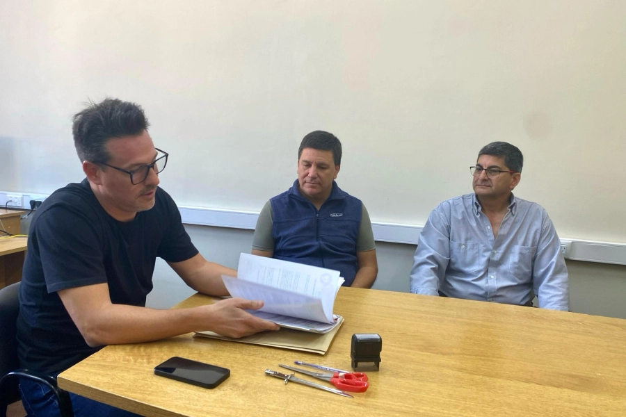 Se abrieron los sobres para el recambio de techos en la escuela Yapey&uacute; de Altamirano (foto Gobierno de Entre R&iacute;os)